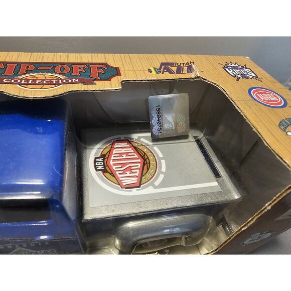 1995 Ertl Collectibles Tip-Off Collection MN Timberwolves Ford Pickup Truck Bank - Picture 8 of 9